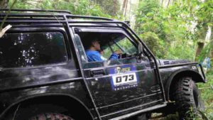 Jajal Hutan Cimalaka Sumedang dengan Mobil Offroad
