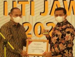 Bupati Sumedang Raih Penghargaan Anugerah Tokoh Jawa Barat 2021