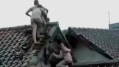 Polisi Tegaskan Video Viral Sekeluarga Terkepung Banjir Bukan di Sumedang