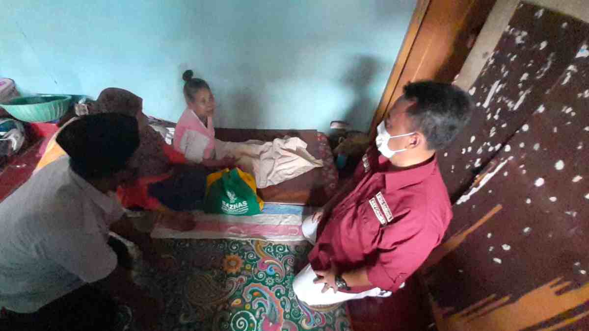 Pemkab Sumedang Bantu Perbaiki Rumah Reyot Mak Ruki di Situraja