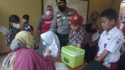 Ratusan pelajar di Cibugel Sumedang antusias ikut vaksinasi anak