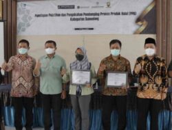 Bupati Sumedang Beri Penghargaan kepada 2 Peserta PPH Terbaik