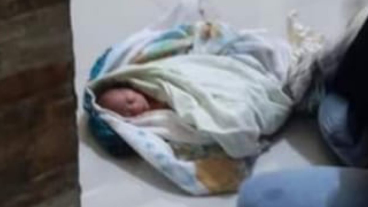 Warga Nangewer Sumedang Heboh, Temukan Bayi di Teras Rumah