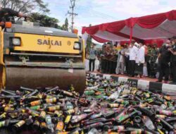 Jelang Ramadan, Polisi di Sumedang Musnahkan Ribuan Botol Miras dan Tuak