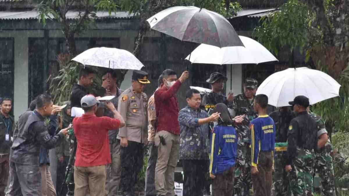 Hujan Deras Warnai Upacara Penutupan LDK SMK Budi Mandiri Tanjungsari Sumedang