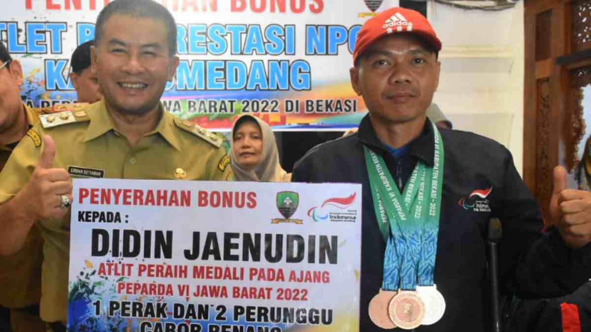 Atlet Peparda Jabar Terima Bonus dari Pemkab Sumedang