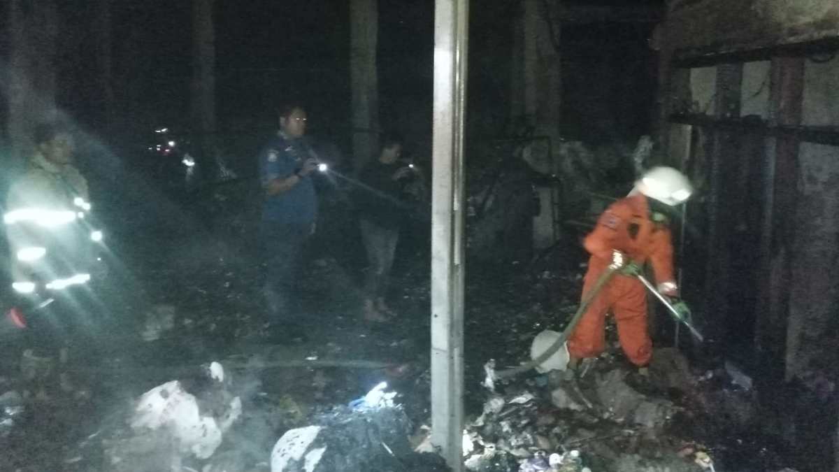 Gudang Rongsok di Sumedang Ludes Terbakar, Kerugian Capai Ratusan Juta