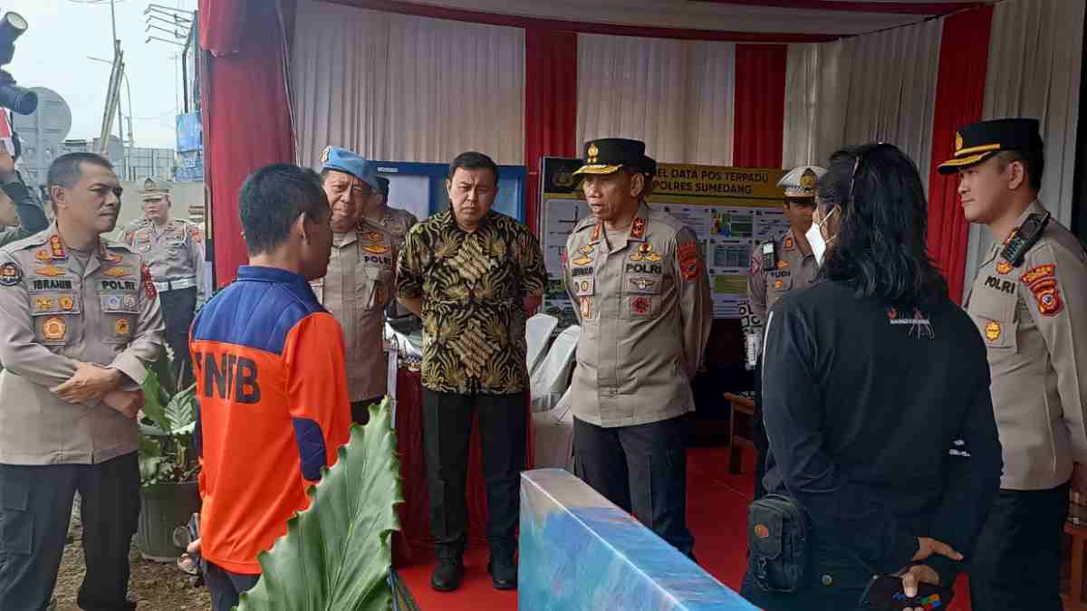 Kapolda Jabar Tinjau Pos Terpadu Ops Ketupat Lodaya 2023 di Sumedang