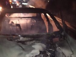 Mercedes Benz Terbakar di Tol Cisumdawu, Wilayah Jatinangor Sumedang