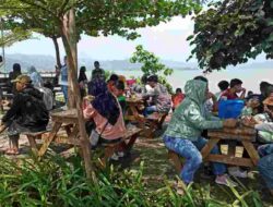 Wisata Tanjung Duriat di Pesisir Waduk Jatigede Sumedang Diserbu Pengunjung