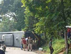Bus Rombongan Pramuka Kontingen Ciamis Terguling di Kaiarapayung Sumedang