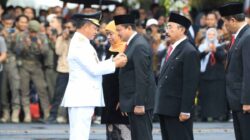 Dony Ahmad Munir Dapat Tanda Kehormatan dari Presiden Jokowi