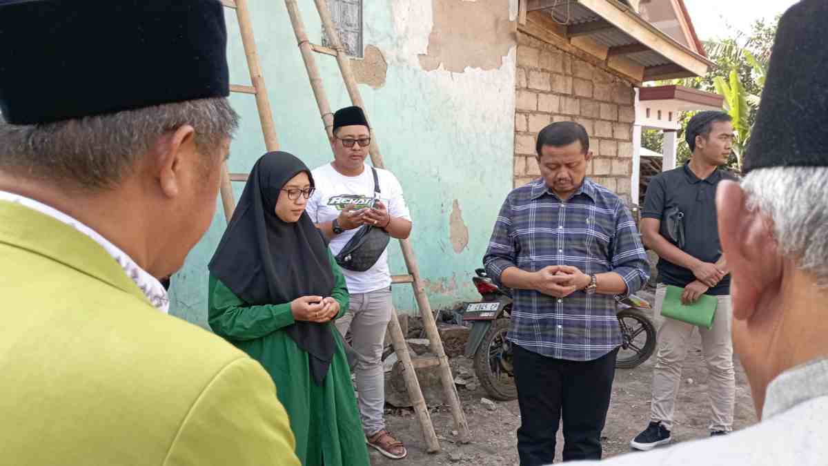 Dony Ahmad Munir Takziah ke Kelurga Korban Kebakabaran di Tanjungsari Sumedang