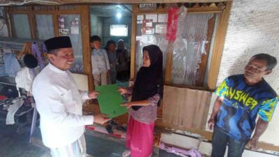 Dony Ahmad Munir Bantu Renovasi Rumah Mak Ukay yang Nyaris Ambruk di Tanjungsari Sumedang