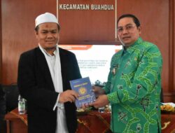 Berantas Buta Huruf, Penjabat Bupati Sumedang Bagikan Buku Mudah dan Cepat Baca Alquran