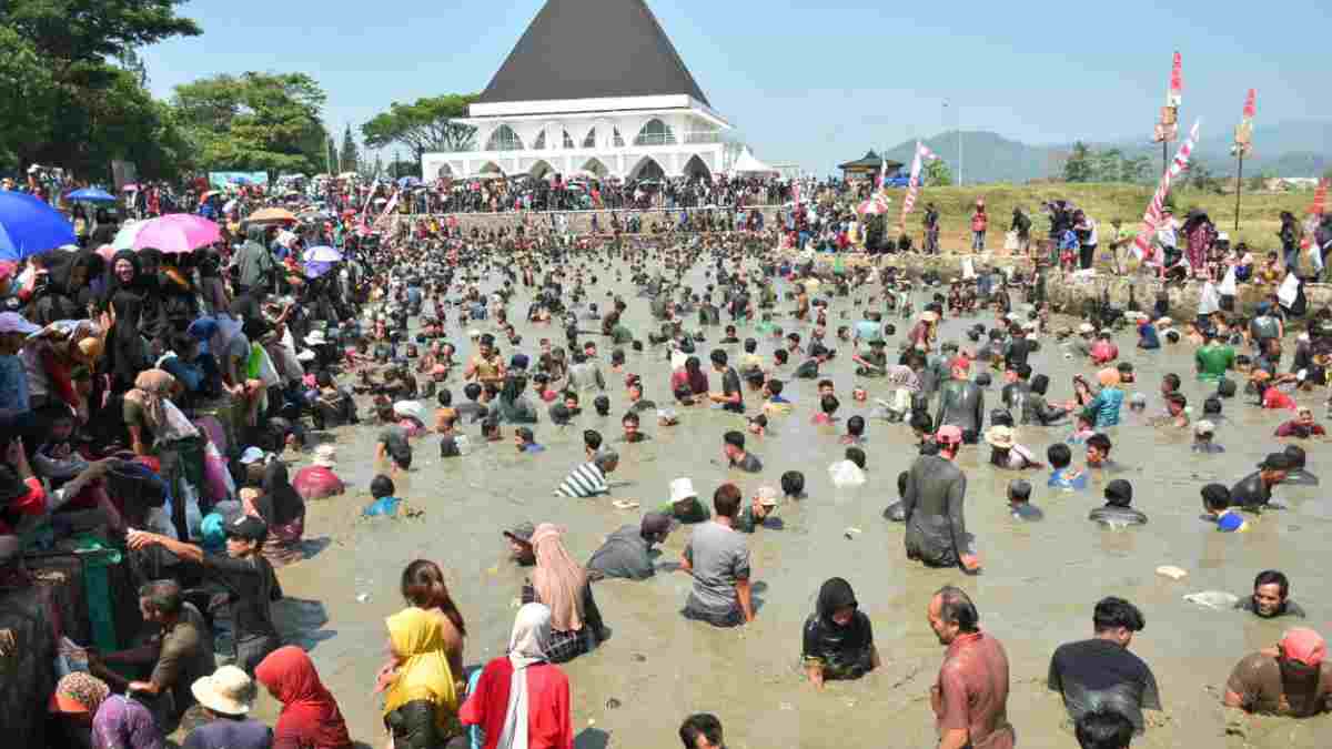 Ngagogo Lauk di Sumedang