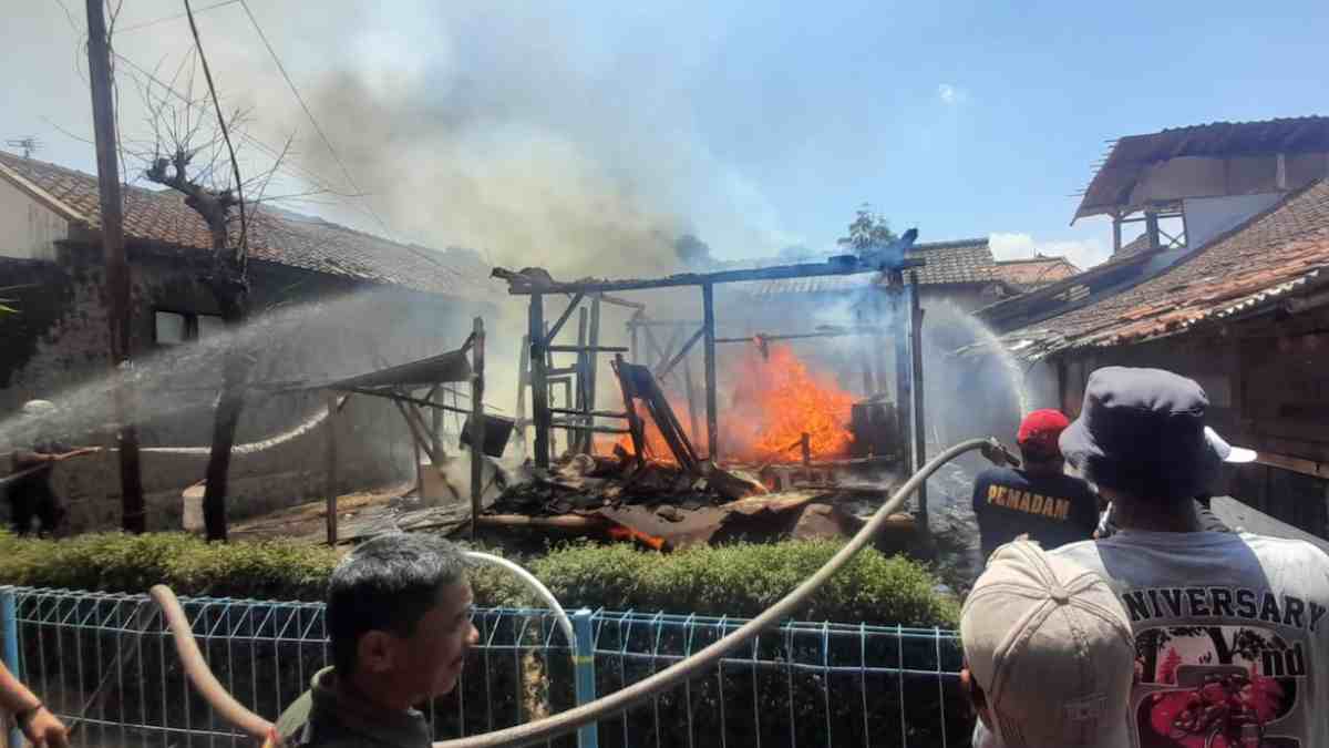 Rumah Warga di Tanjungsari dan Buahdua Alami Kebakaran