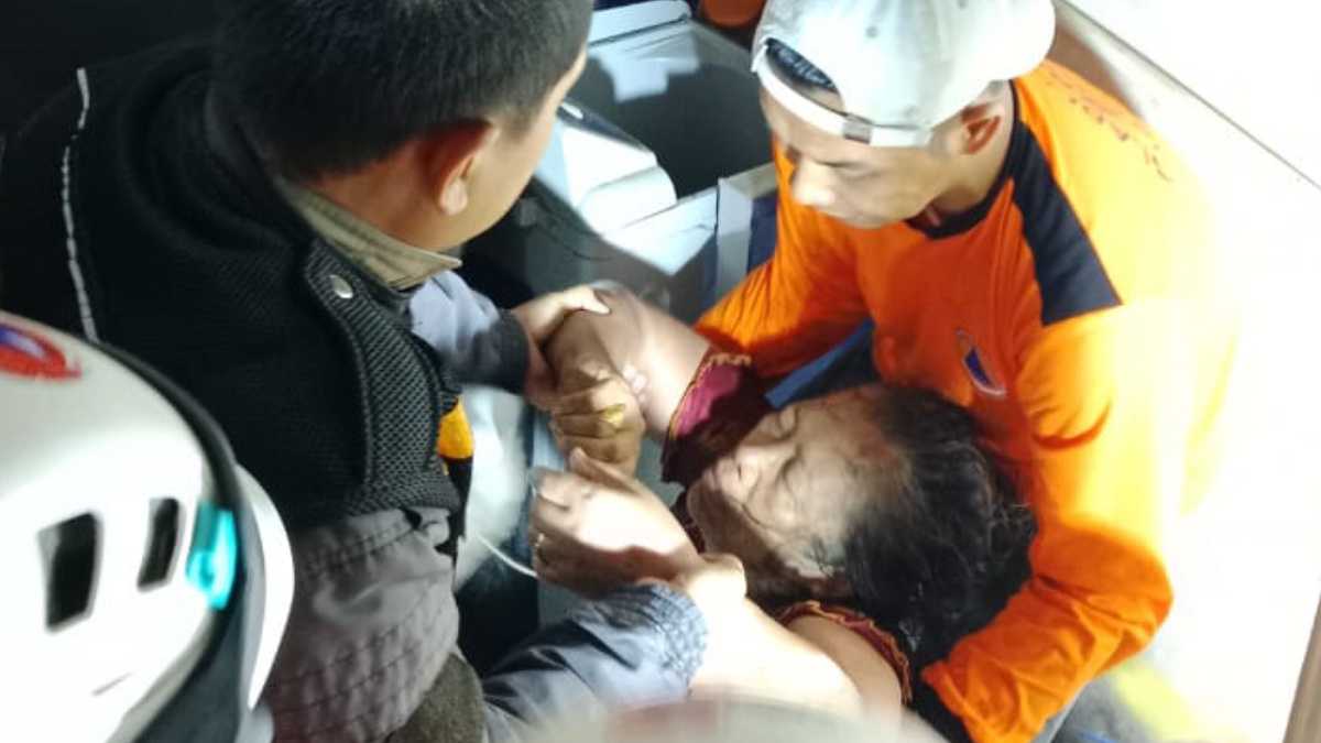 Aksi Cepat BPBD Sumedang Selamatkan Ibu asal Rancakalong yang Jatuh ke Sumur 13 Meter