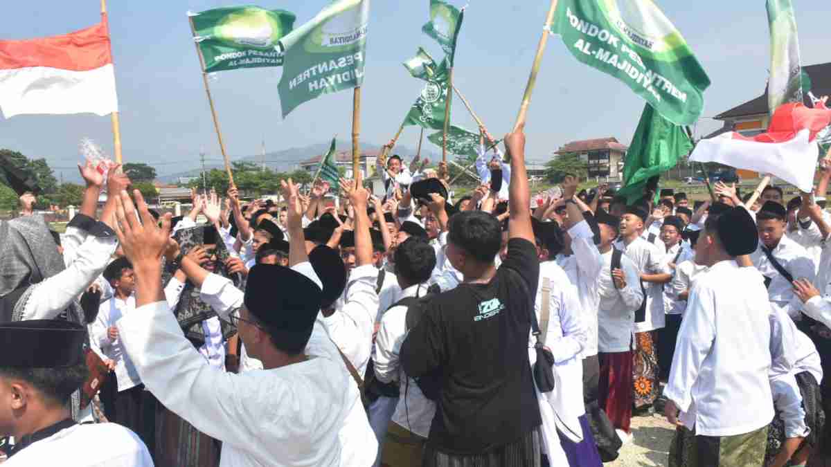 Santri Serbu Pusat Pemerintahan Sumedang di Momen HSN 2024